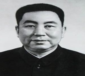 1976年，华国锋出任中央军委主席，下设的5位副主席都是谁？