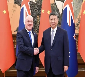 习近平会见新西兰总理拉克森