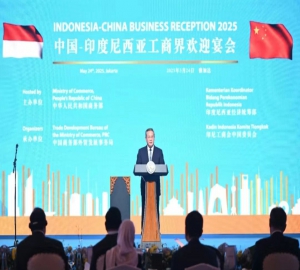 李强同印尼总统普拉博沃共同出席中国－印尼工商界晚宴并致辞