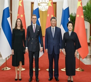 习近平同芬兰总统斯图布会谈，习近平致电祝贺柬埔寨国王西哈莫尼登基20周年